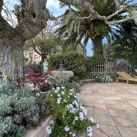 La Maison De Justine Bed & Breakfast *