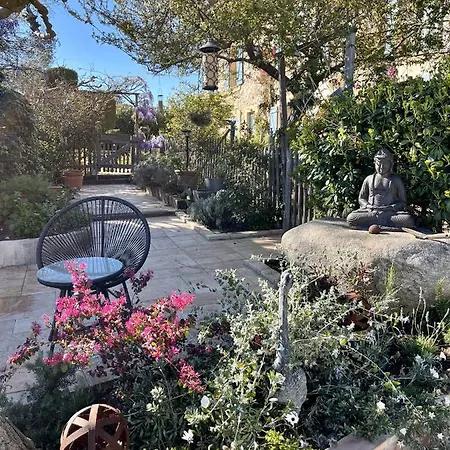 La Maison De Justine Bed & Breakfast