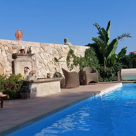 La Maison De Justine Bed & Breakfast *