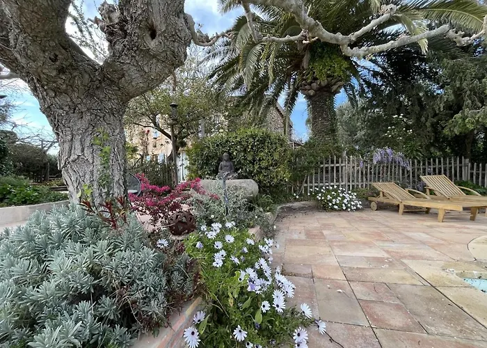 La Maison De Justine Bed & Breakfast 3*