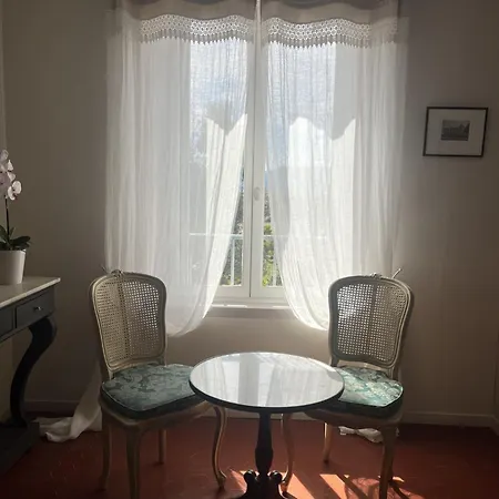 La Maison De Justine Couette-café Grimaud