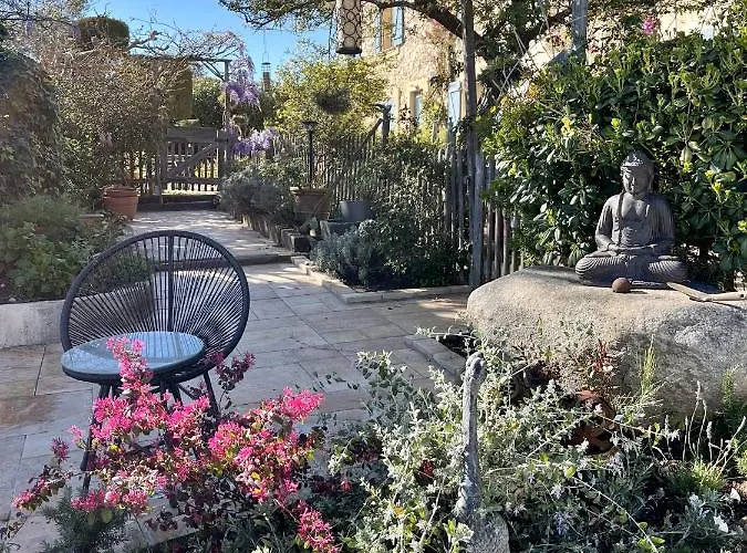 La Maison De Justine Bed & Breakfast